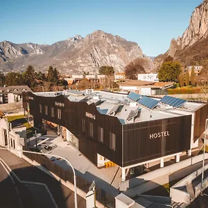 & Hostal
